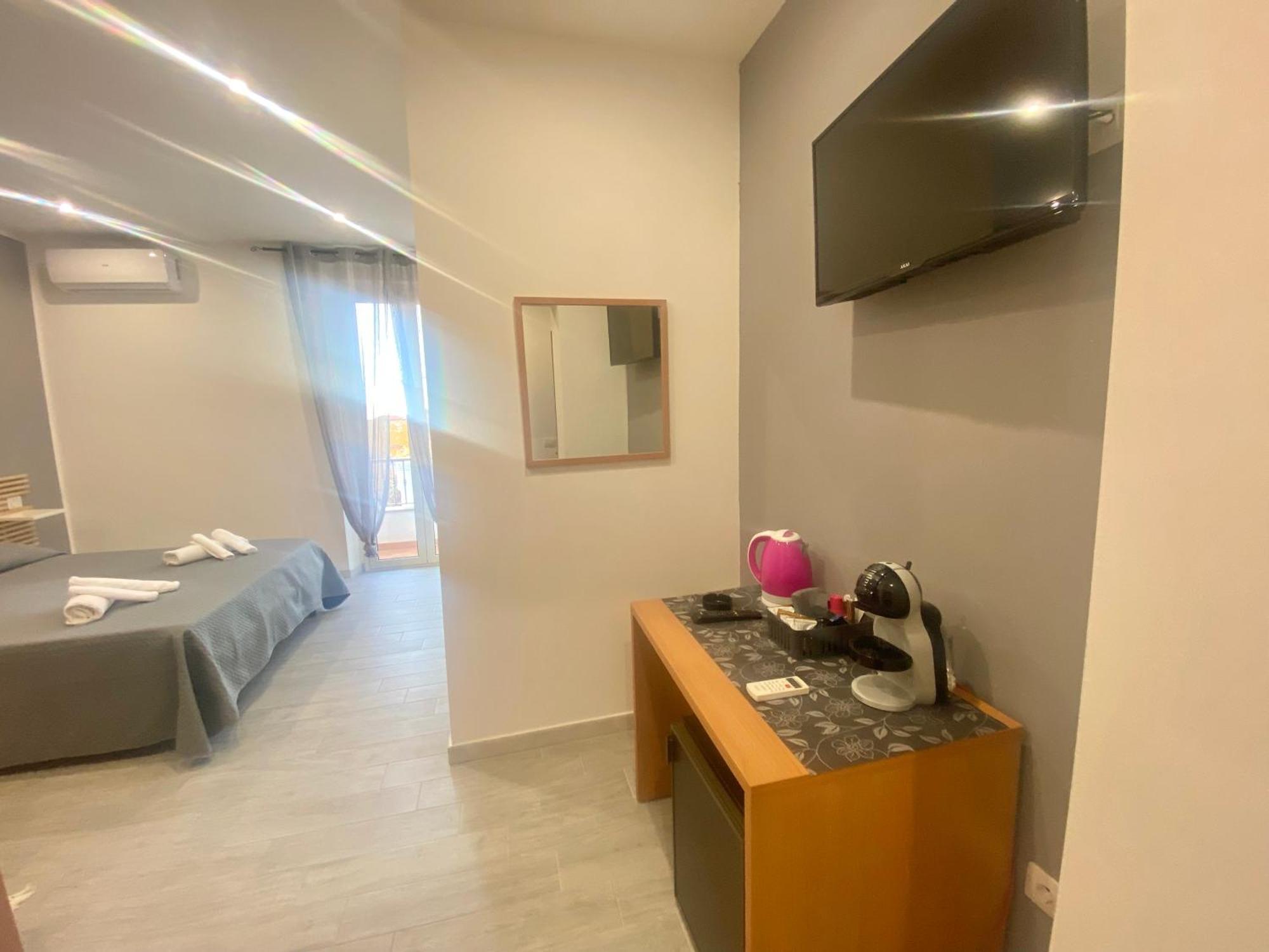 Glicine Hotel Parghelia Buitenkant foto